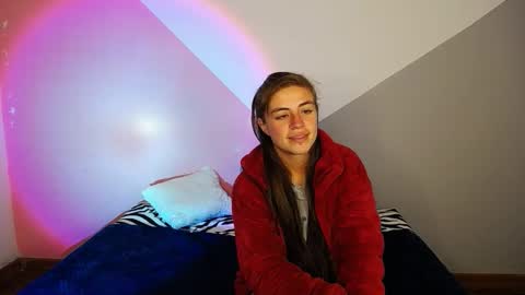 Snapshot of merily_duff chatting on December 13, 11:43 pm MERILY online show from December 13, 11:43 pm