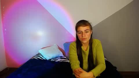 Snapshot of merily_duff chatting on December 16, 12:04 am MERILY online show from December 16, 12:04 am