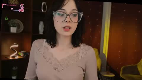 Snapshot of merli_warner chatting on May 6, 11:37 am merli warner online show from May 6, 11:37 am