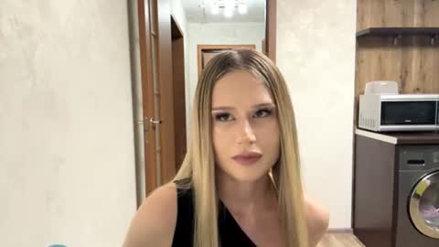 Snapshot of merrileesmoldt chatting on July 5, 1:18 pm Stefani online show from July 5, 1:18 pm
