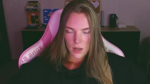 Susan online show from November 16, 3:39 pm