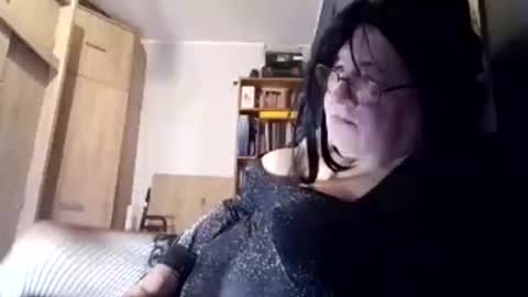 Snapshot of mery3881 chatting on September 12, 11:15 pm mery3881 online show from September 12, 11:15 pm