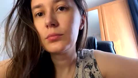 Jessica online show from April 2, 7:06 am