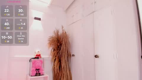    online show from December 6, 6:17 pm