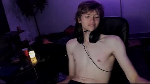 Snapshot of metalhedzoomer chatting on September 27, 1:10 am metalhedzoomer online show from September 27, 1:10 am