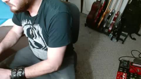 Snapshot of metalsharkk chatting on March 1, 4:04 am metalsharkk online show from March 1, 4:04 am