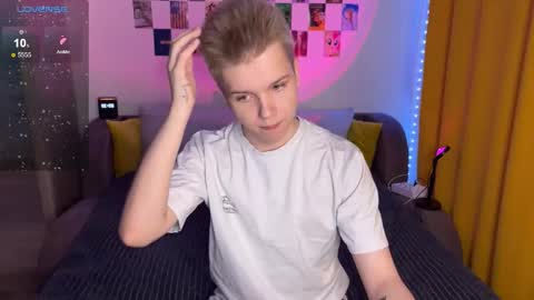 Snapshot of metratok chatting on January 8, 6:37 am Arthur online show from January 8, 6:37 am