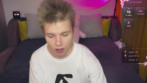 Snapshot of metratok chatting on February 3, 2:53 am Arthur online show from February 3, 2:53 am