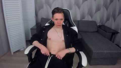 MEVERIK OUSHEN online show from April 18, 5:44 am