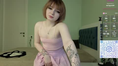 Snapshot of mevis_li chatting on April 19, 10:01 pm Mavis online show from April 19, 10:01 pm