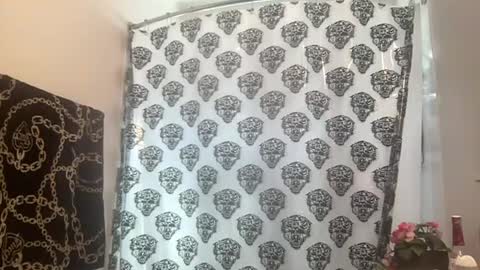 miaaheart online show from April 17, 5:27 pm