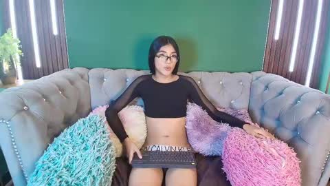 Mhia Kate online show from March 8, 2:51 pm