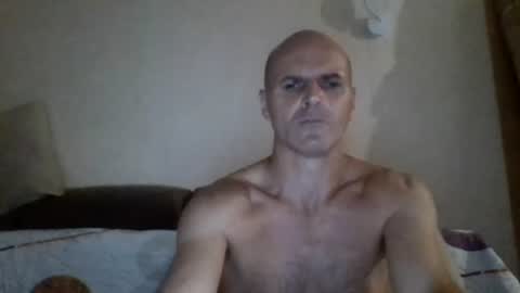 Snapshot of mi_83 chatting on August 1, 8:41 pm mi_83 online show from August 1, 8:41 pm