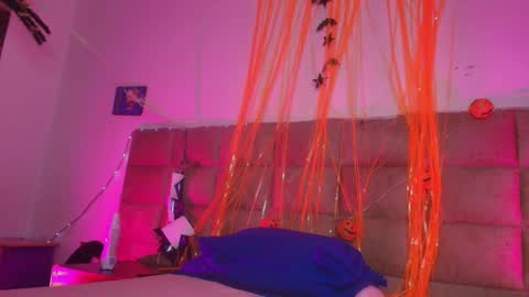 Emi online show from October 26, 7:20 pm