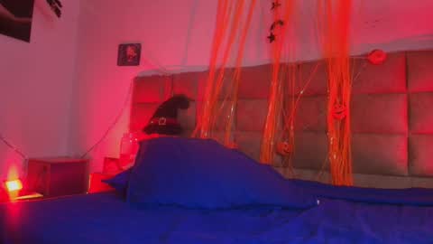 Emi online show from October 27, 7:29 pm