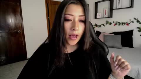 Mia zoe online show from October 24, 2:35 pm