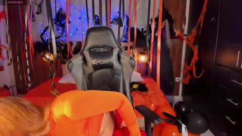 Violett online show from October 27, 5:39 pm