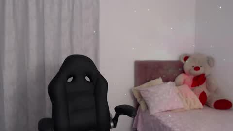 Snapshot of mia_199912 chatting on February 21, 5:02 am miaa online show from February 21, 5:02 am