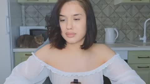 Mia online show from March 4, 7:41 am