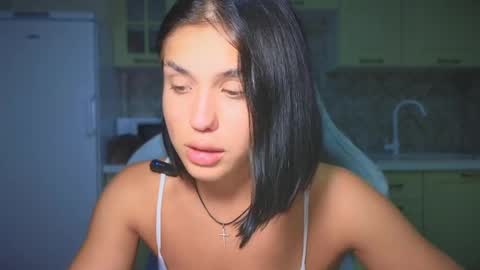 Mia online show from September 18, 7:27 pm