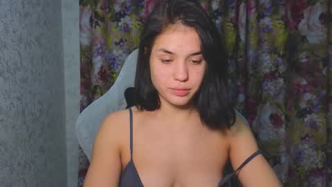 Mia online show from November 9, 7:34 pm