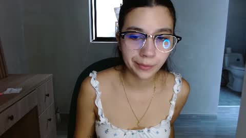 Mia online show from July 31, 9:36 pm