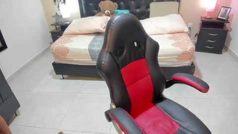 Snapshot of mia__lover_ chatting on February 10, 5:00 am Mia online show from February 10, 5:00 am