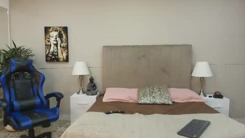Mia Zoe online show from May 24, 3:22 am
