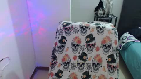 mia online show from February 1, 1:12 am