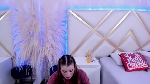 Snapshot of mia_adamss_ chatting on December 6, 2:17 pm 9 am - 4 p 7 am - 1 pm online show from December 6, 2:17 pm