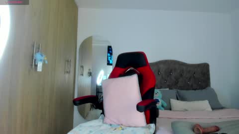 Snapshot of mia_adamsxxx chatting on April 30, 2:18 am mia_adamsxxx online show from April 30, 2:18 am