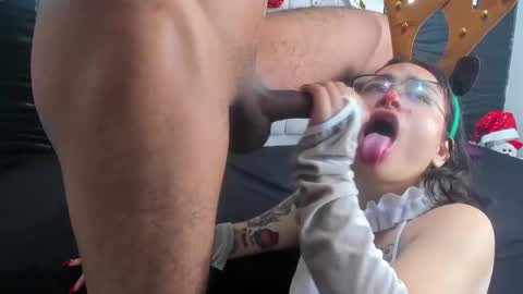 Snapshot of mia_and_lion chatting on December 14, 7:46 pm Dreams Couple online show from December 14, 7:46 pm