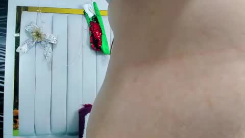 Snapshot of mia_and_lion chatting on December 17, 11:27 pm Dreams Couple online show from December 17, 11:27 pm