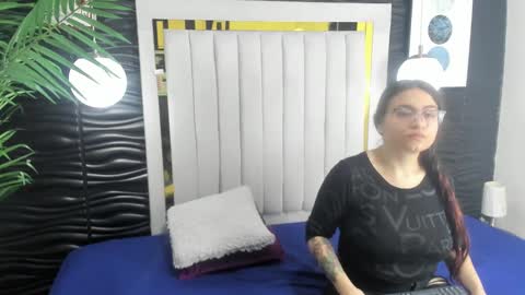 Snapshot of mia_and_lion chatting on January 7, 7:06 pm Dreams Couple online show from January 7, 7:06 pm