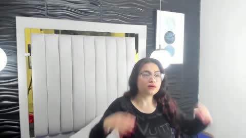 Snapshot of mia_and_lion chatting on January 8, 1:11 am Dreams Couple online show from January 8, 1:11 am