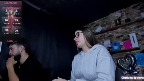 Snapshot of mia_and_vincentt chatting on June 22, 6:54 am Mia and vincentt model indepent online show from June 22, 6:54 am
