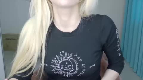 Snapshot of mia_angel chatting on May 12, 5:10 pm mia_angel online show from May 12, 5:10 pm