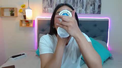 M I A  A Y R A online show from October 1, 3:18 pm