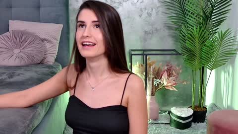 Freya Allen online show from December 6, 10:08 pm