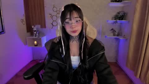 Snapshot of mia_cat05 chatting on September 21, 7:32 am Mia online show from September 21, 7:32 am