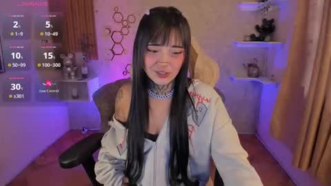 Snapshot of mia_cat05 chatting on October 10, 4:50 pm Mia online show from October 10, 4:50 pm