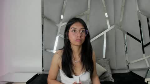 mia_clark18 online show from October 21, 9:04 pm