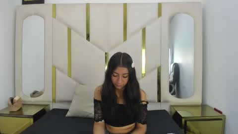 mia_clark18 online show from November 30, 4:22 pm
