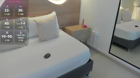 M I A  online show from November 19, 2:44 am