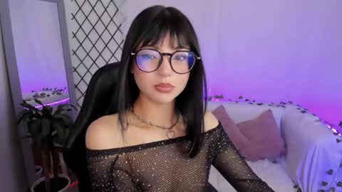 mia_collins_b online show from May 23, 10:25 pm