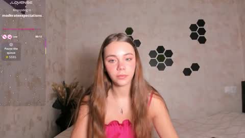 Mia  next stream Thursday 1400 UTC1 Friday 1400 UTC1 online show from October 9, 2:04 pm