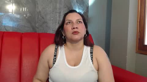 Mia online show from March 25, 9:43 pm