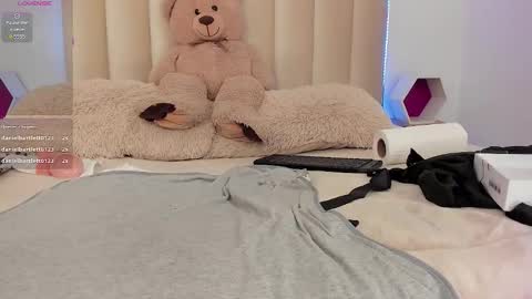 Snapshot of mia_corner chatting on January 15, 10:13 pm mia_corner online show from January 15, 10:13 pm