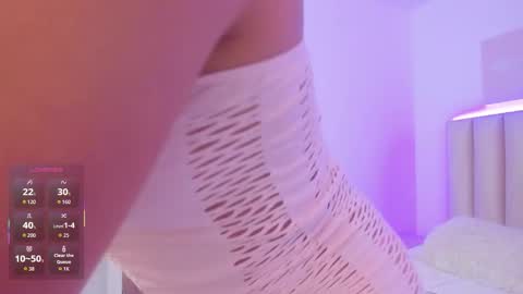 Snapshot of mia_corner chatting on February 19, 7:04 am mia_corner online show from February 19, 7:04 am