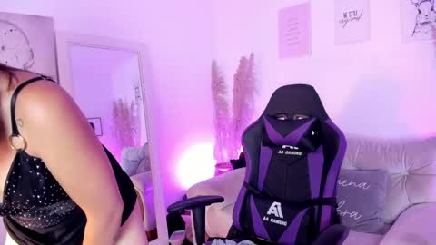 mia_corner online show from April 14, 2:01 pm